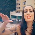 Lívia Cruz afiada no videoclipe ‘Ordem na Classe’